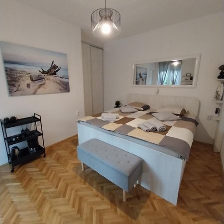 Bed and Breakfast Sobe Sotic Rab Town Exterior foto